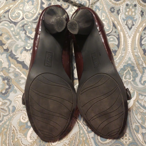 Shoes - Picture 5 of 7